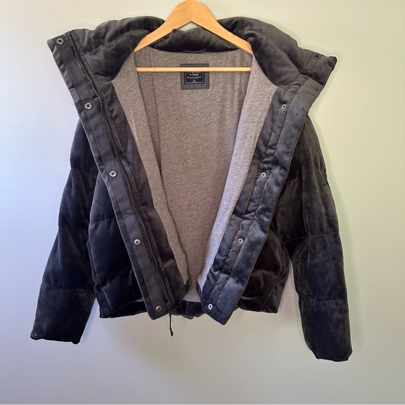Abercrombie and Fitch Black Velour Crop Puffer - Picture 2 of 5